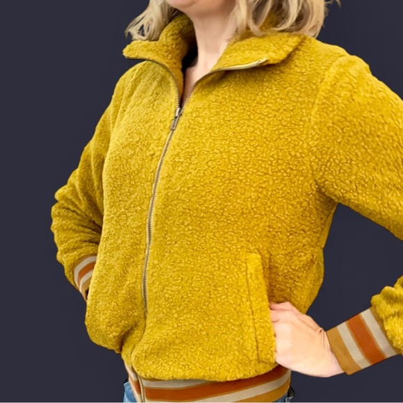 💰⬇️ Comfy Sherpa Jacket
Size: Large - Picture 3 of 5